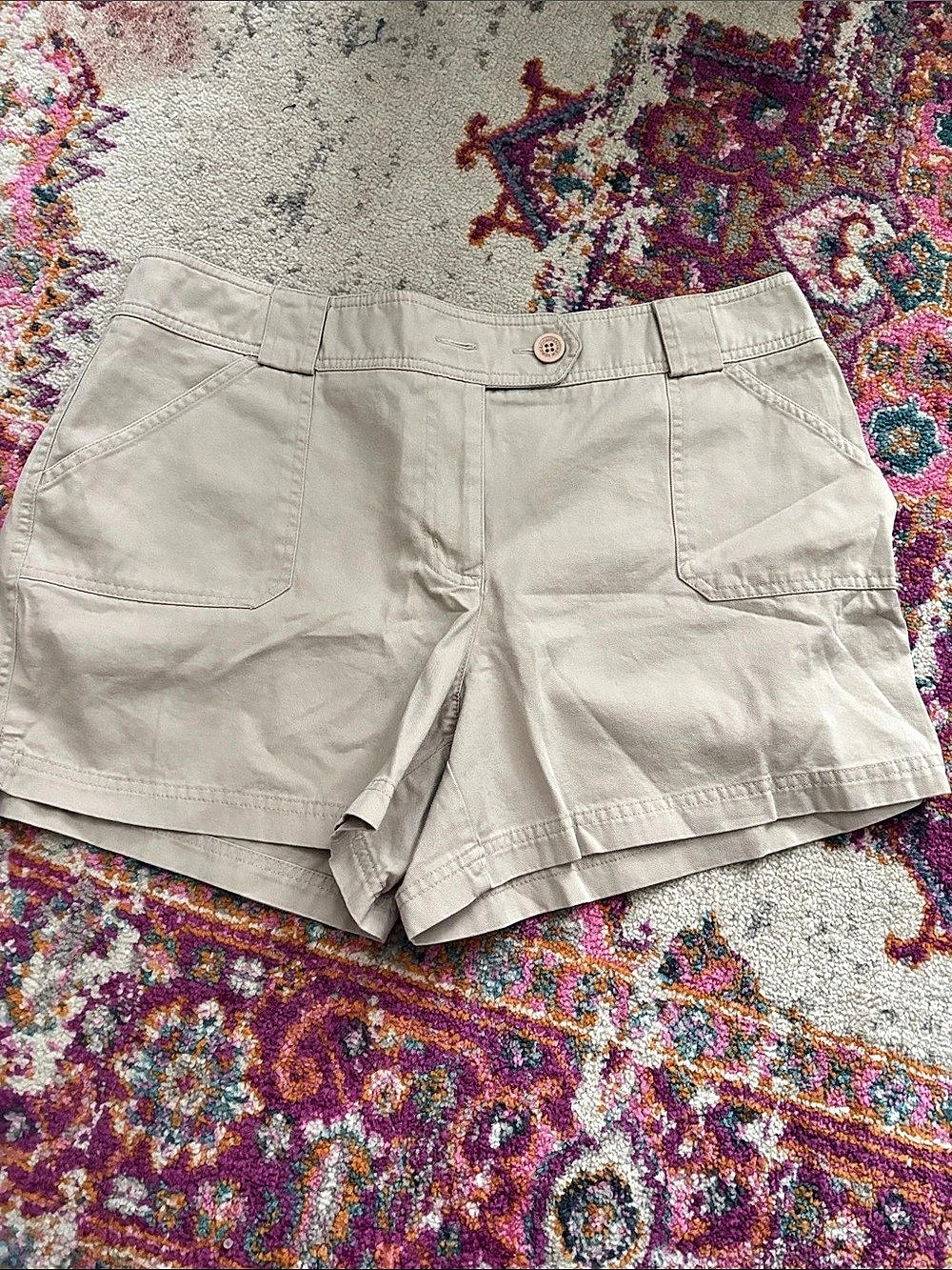 New York & Company Cargo Shorts in Beige Size 16